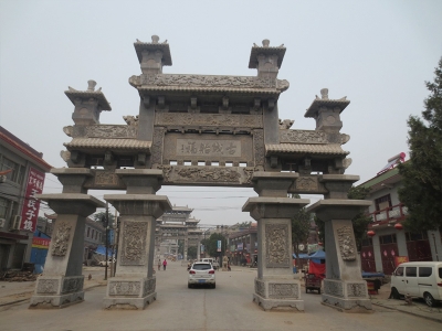 村口黄岗岩仿古石雕牌坊