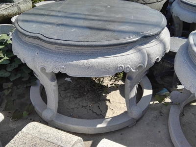 花岗岩景区石圆桌